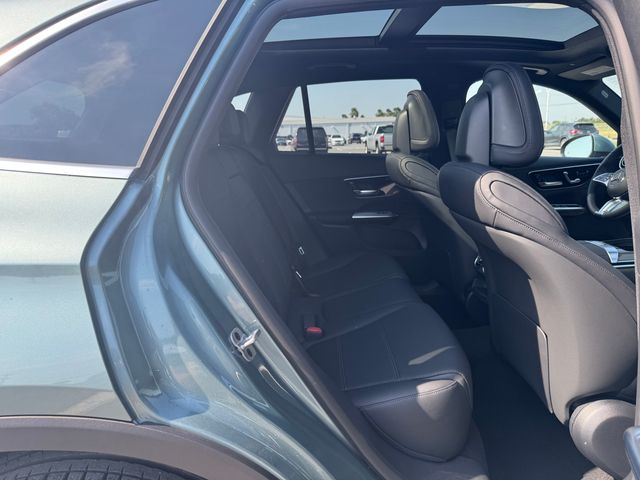 2025 Mercedes Benz GLC 300 photo 18
