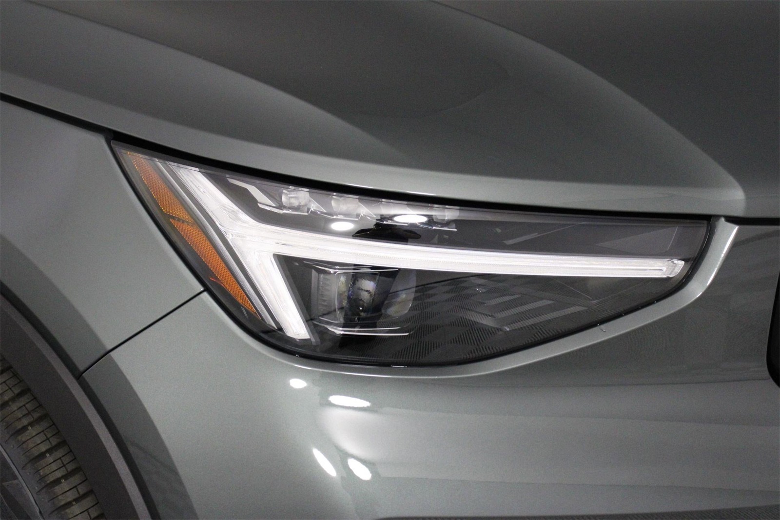 2026 Volvo XC40 photo 9