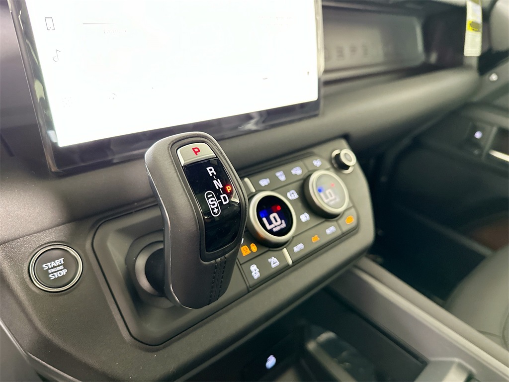 2025 Land Rover Defender 90 X-Dynamic SE photo 20