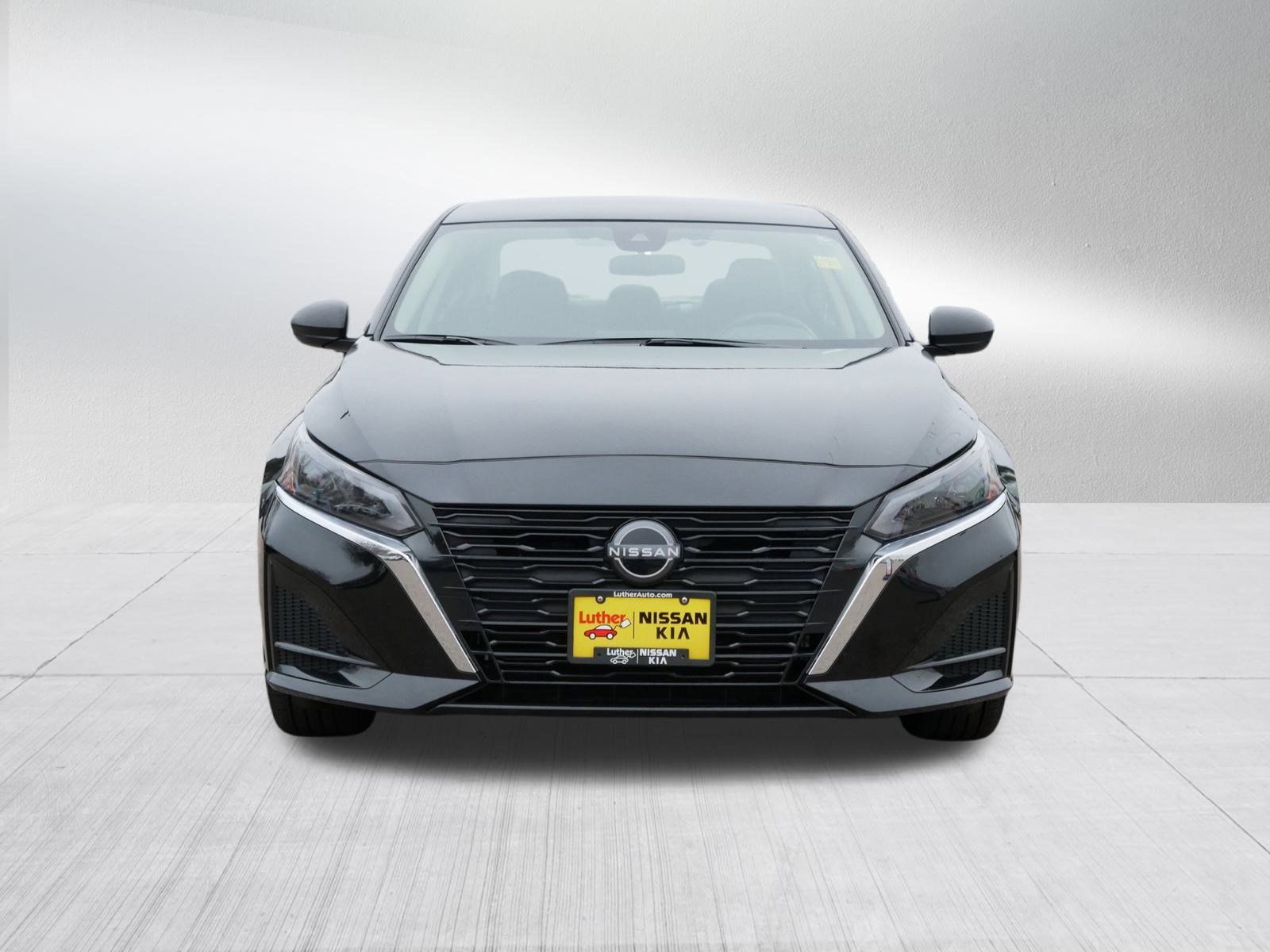 2024 Nissan Altima 2.5 SV photo 2