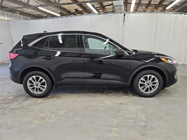 2022 Ford Escape SE photo 4