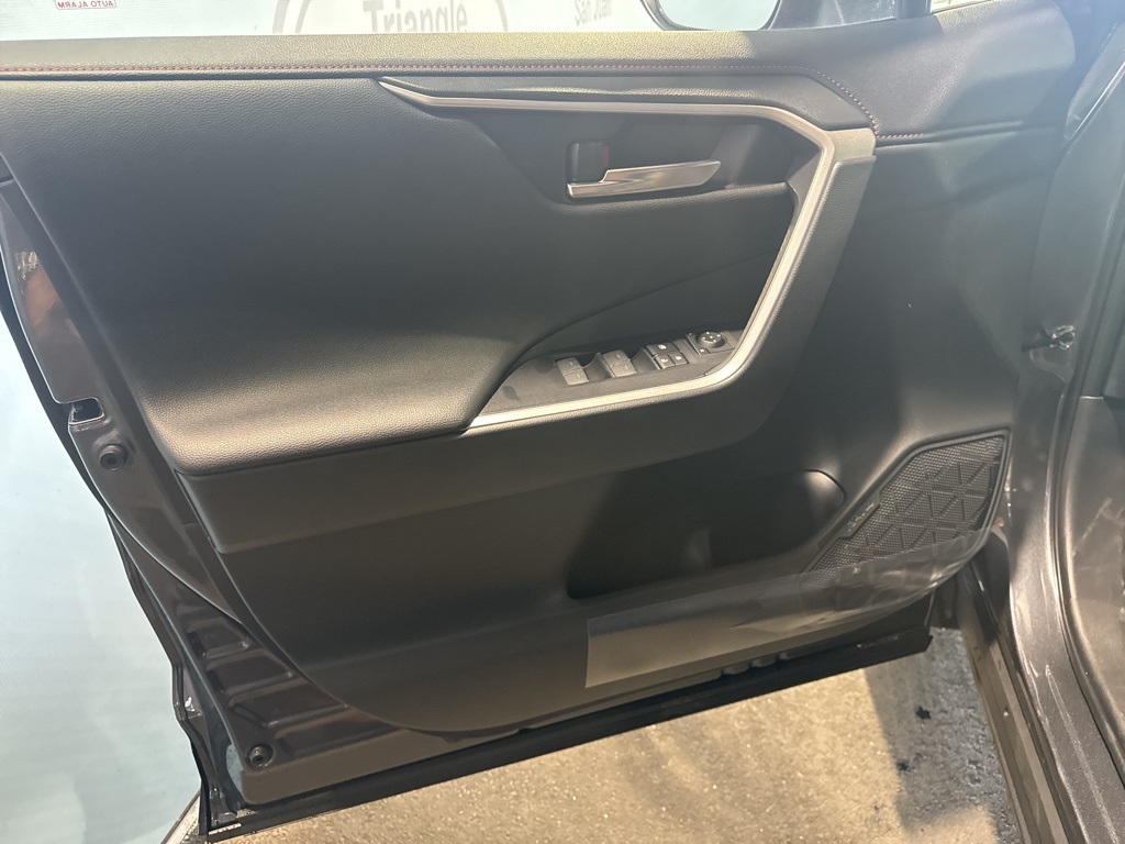 2025 Toyota RAV4 Hybrid XSE photo 26