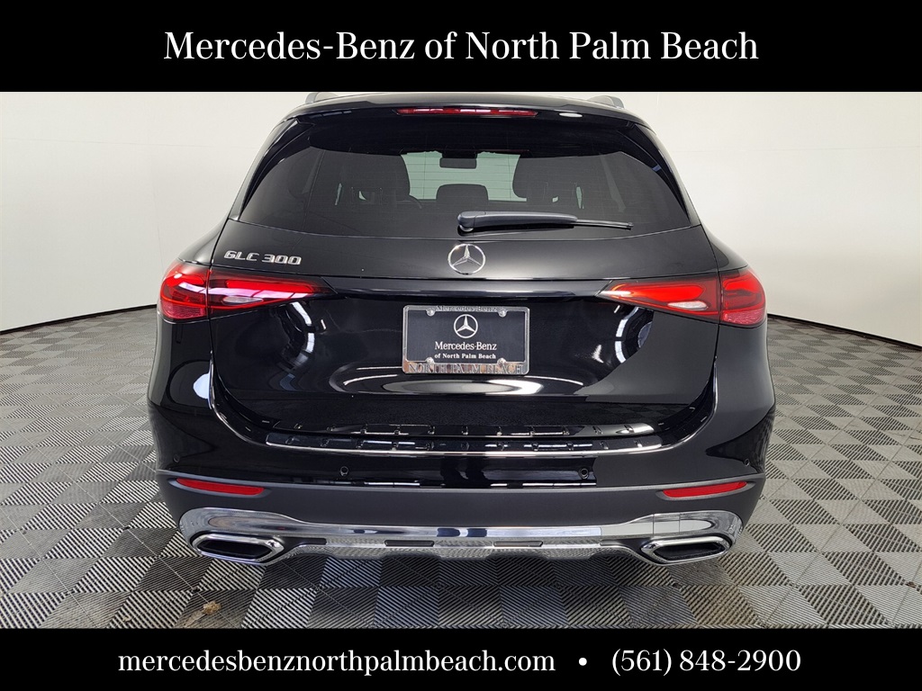 2025 Mercedes Benz GLC 300 photo 3
