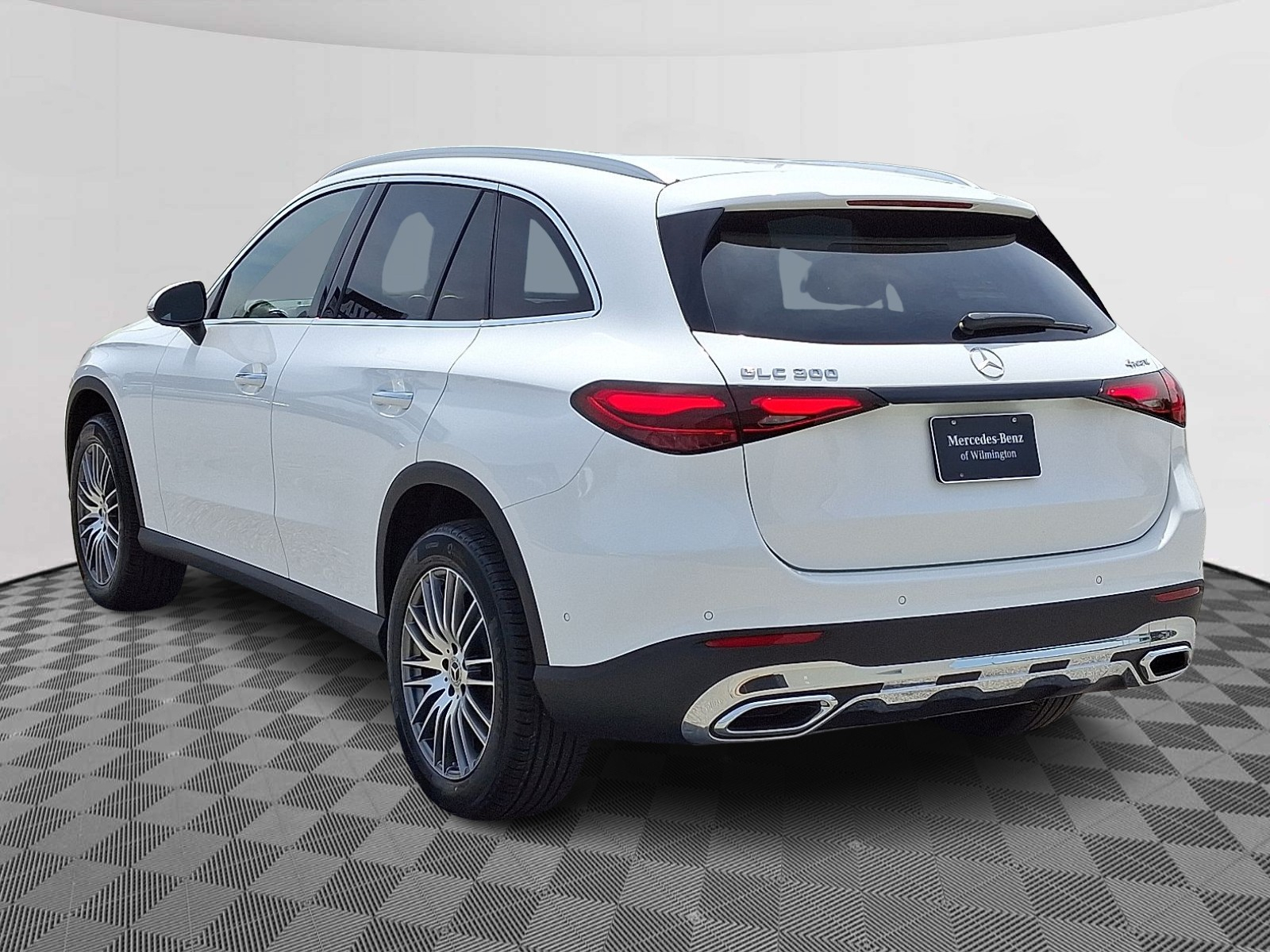 2025 Mercedes Benz GLC 300 4MATIC photo 4