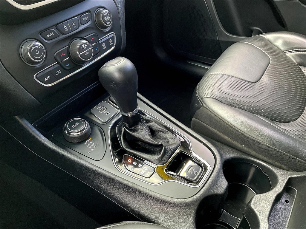 2019 Jeep Cherokee Limited photo 17