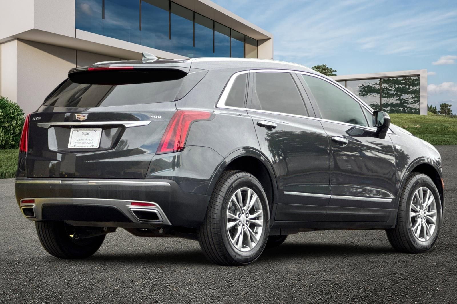 2022 Cadillac XT5 Premium Luxury photo 2