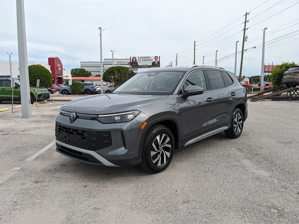 2025 Volkswagen Tiguan S photo 2
