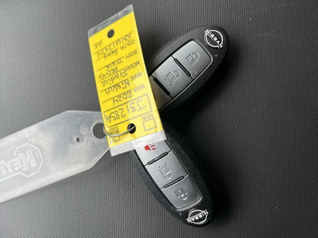 2024 Nissan Frontier PRO-4X photo 11