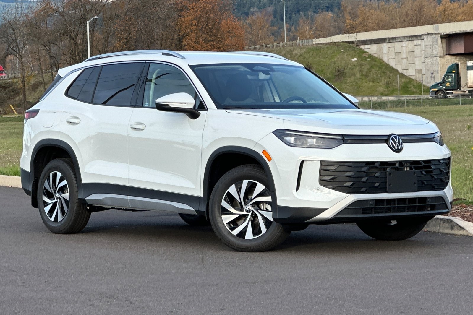 2026 Volkswagen Tiguan S's photo