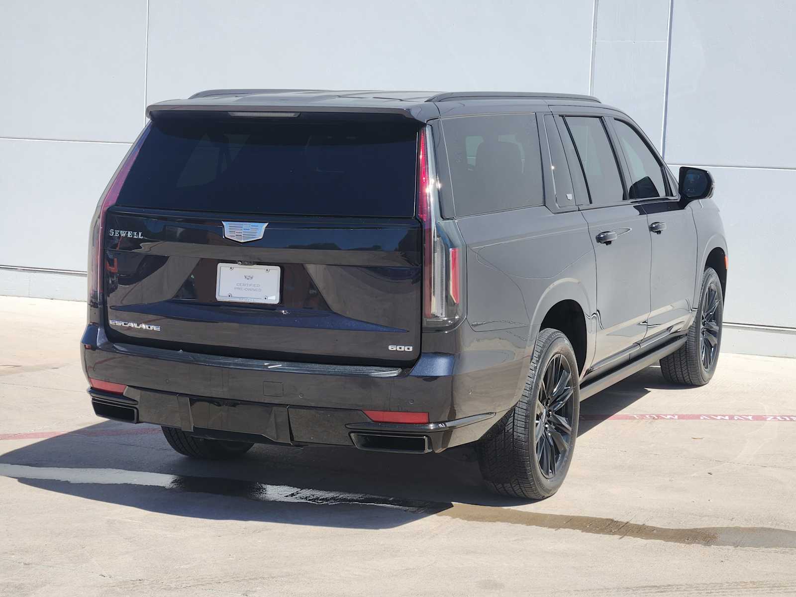 2023 Cadillac Escalade ESV Sport Platinum photo 4