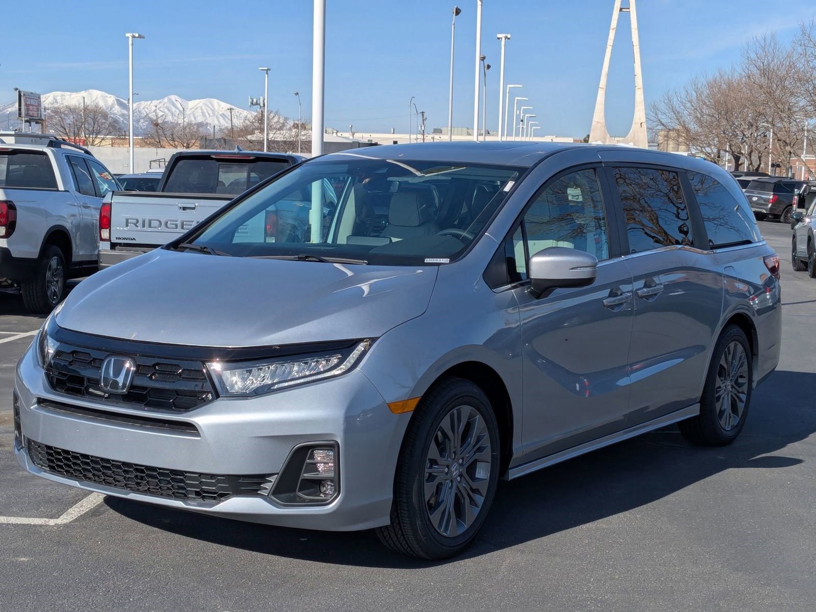 2025 Honda Odyssey Touring photo 7