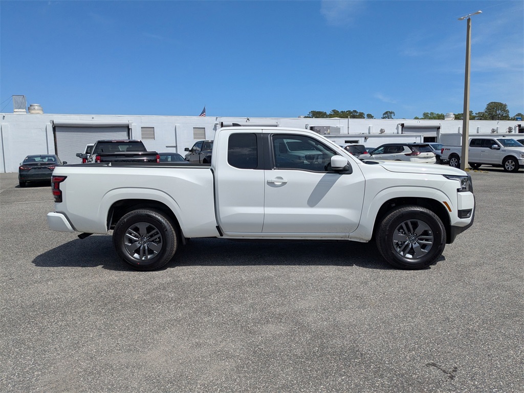 2025 Nissan Frontier SV photo 3