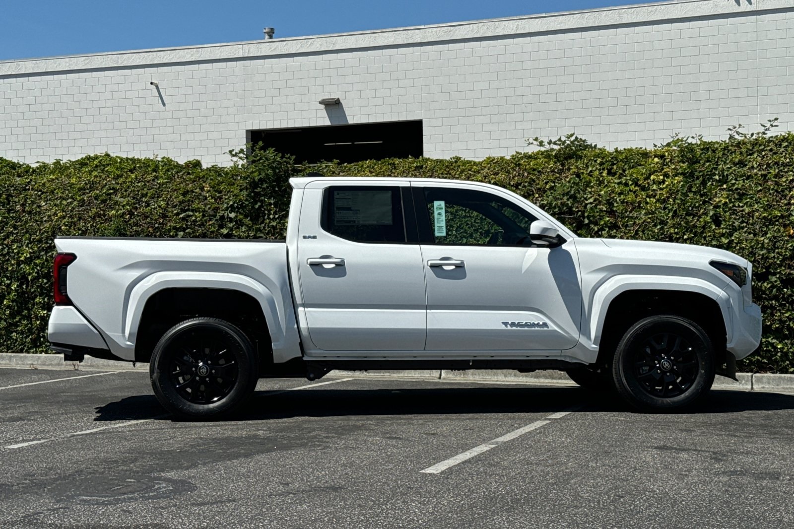 2025 Toyota Tacoma SR5 4x4 Double Cab photo 2