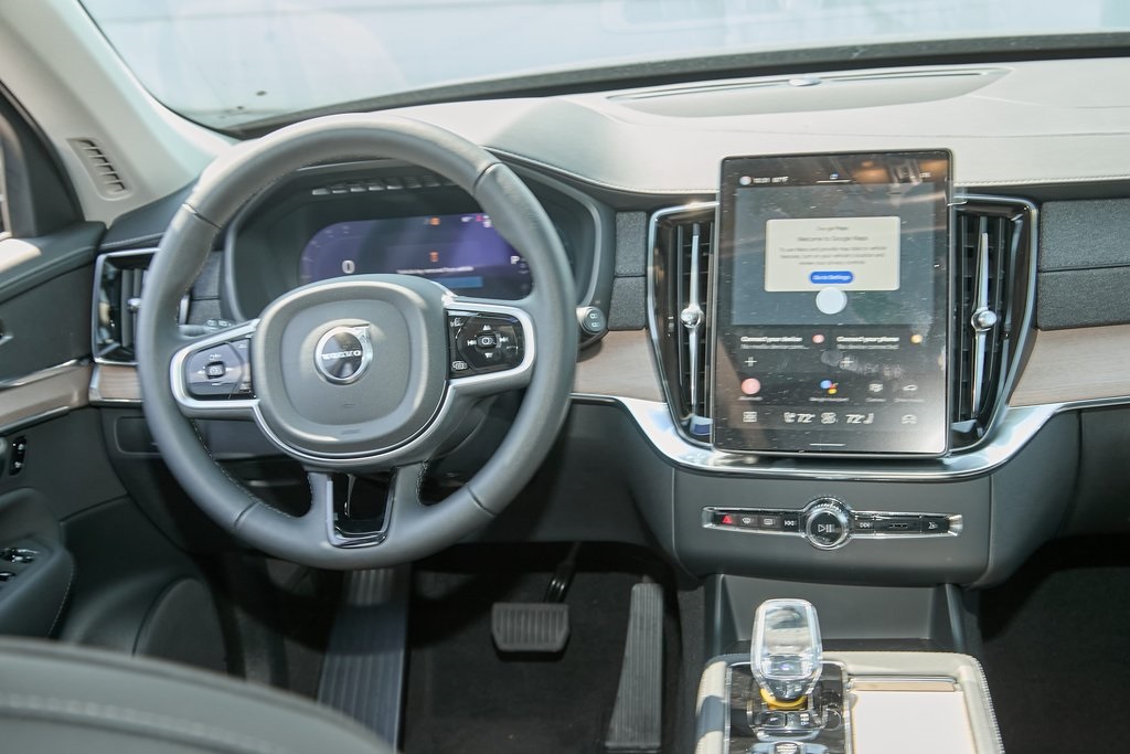 2025 VOLVO XC90 - Image 22