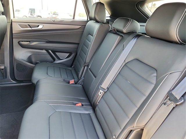 2025 Volkswagen Atlas Cross Sport SEL R-Line photo 14