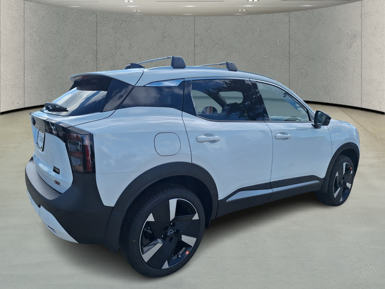 2026 Nissan Kicks SR photo 4