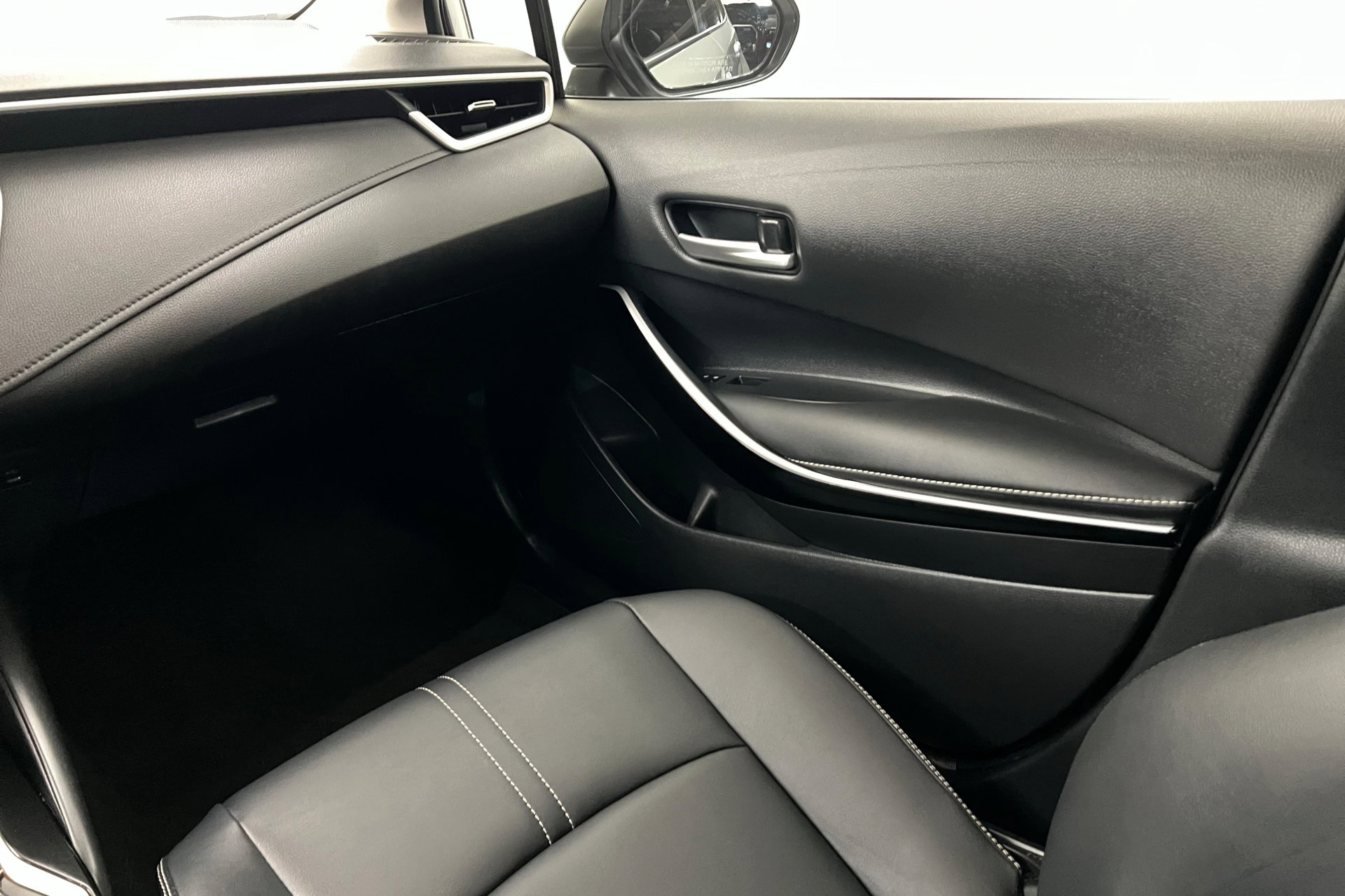 2024 Toyota Corolla Hybrid LE photo 10