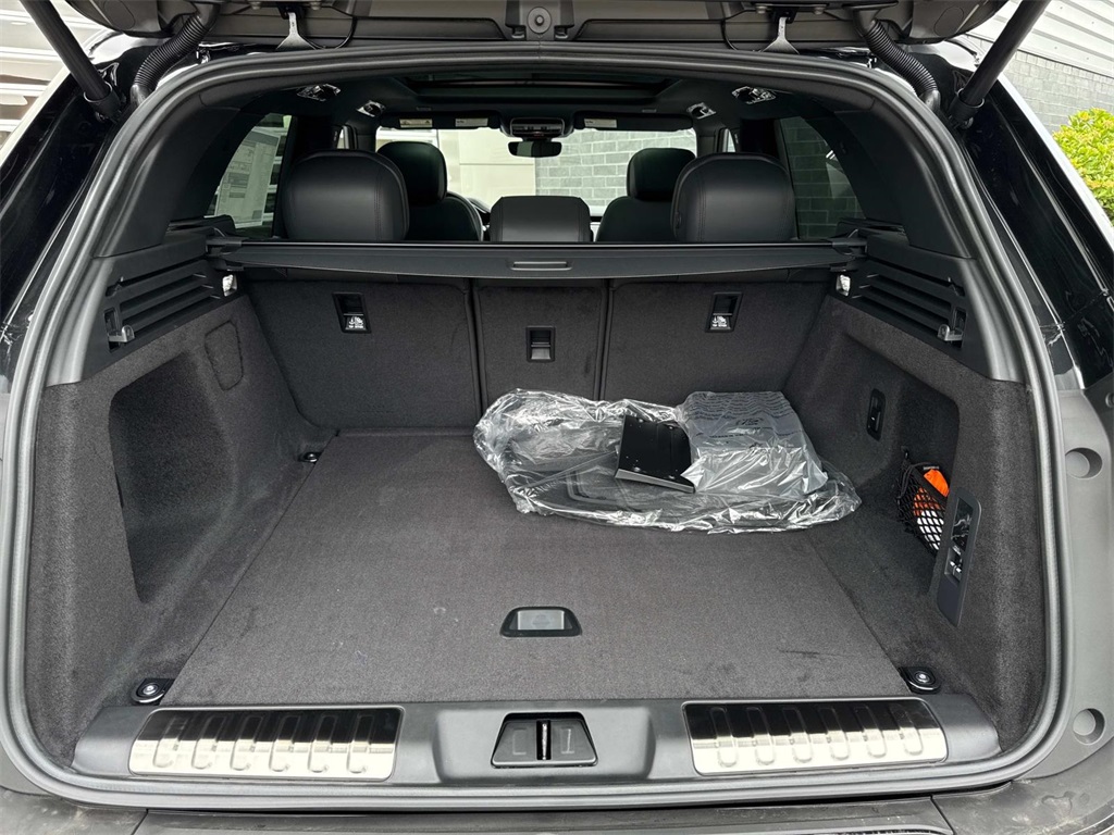 2025 Land Rover Range Rover Sport SE photo 4