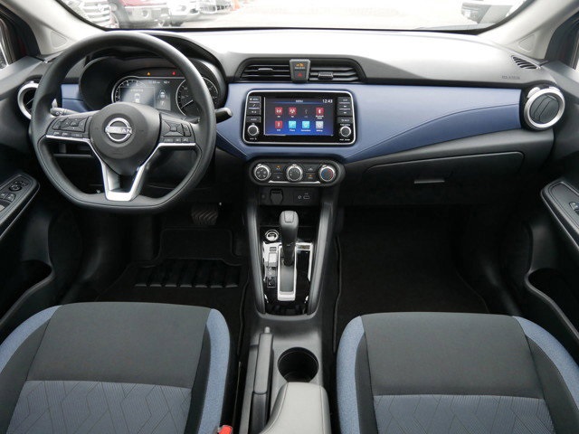 2025 Nissan Versa 1.6 SV photo 4