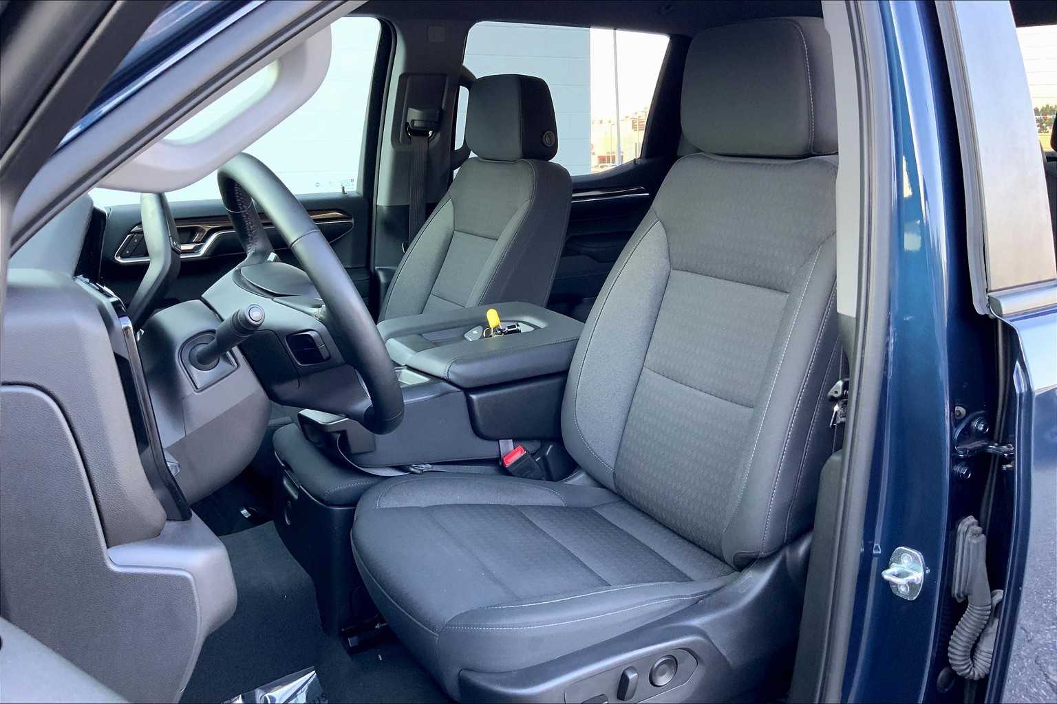 2023 Chevrolet Silverado 1500 LT photo 7