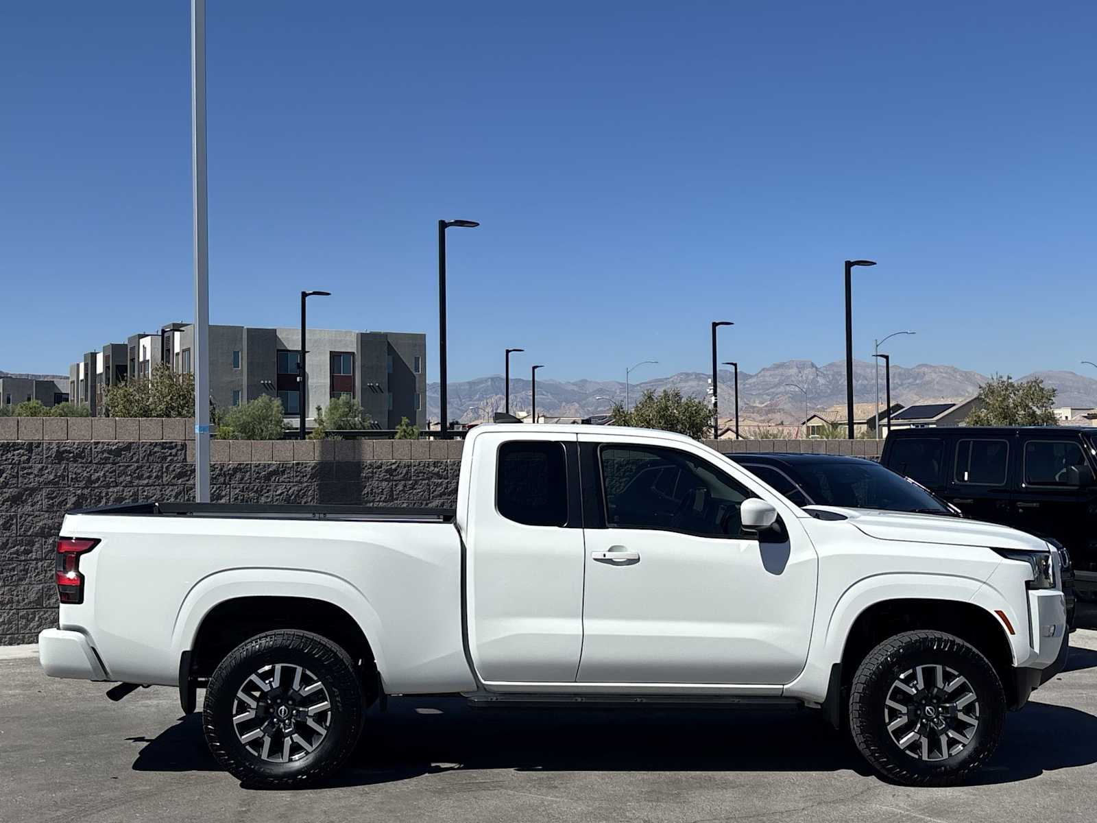 2022 Nissan Frontier SV photo 7