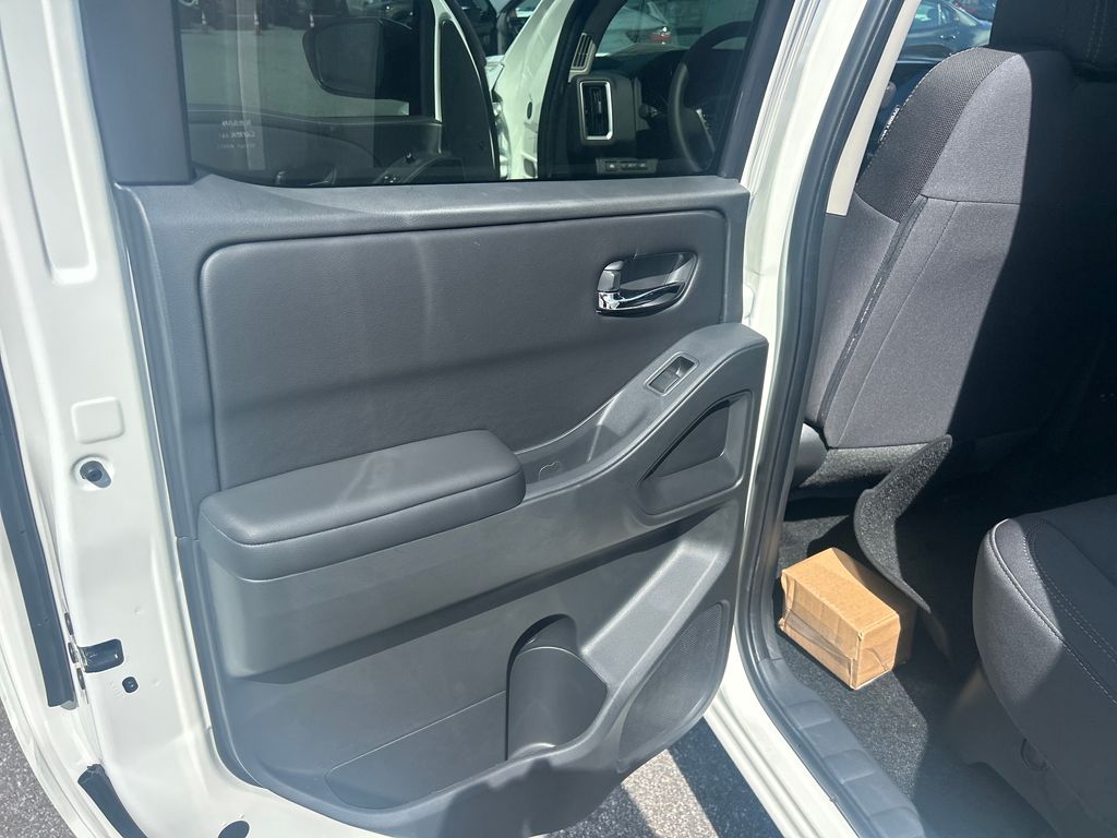 2026 Nissan Frontier SV photo 14