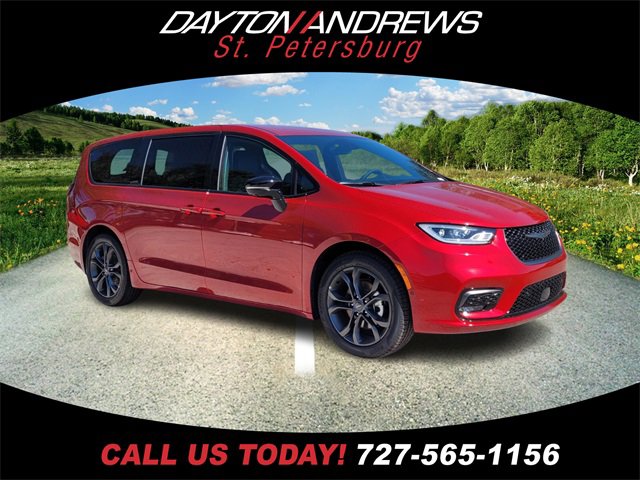 2026 Chrysler Pacifica Select's photo