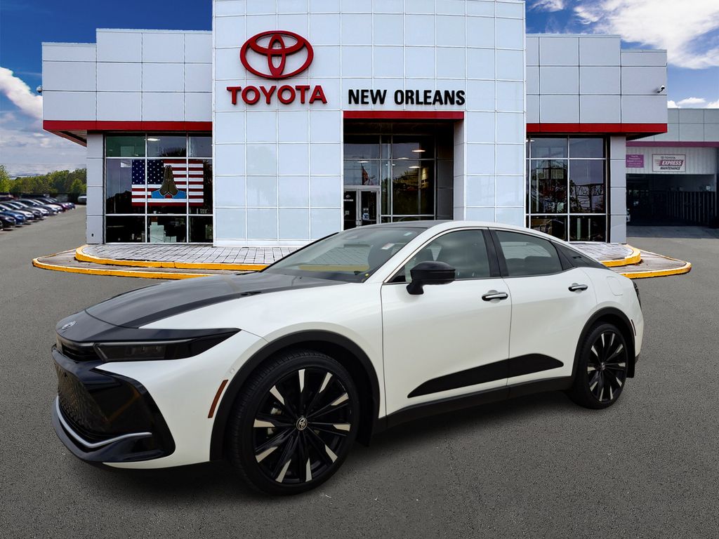 2025 Toyota Crown Platinum's photo