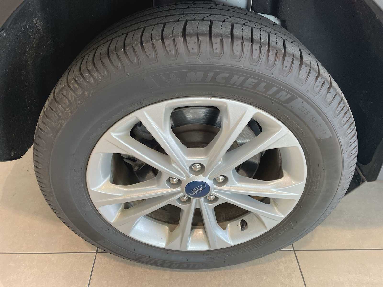 2019 Ford Escape SEL photo 27