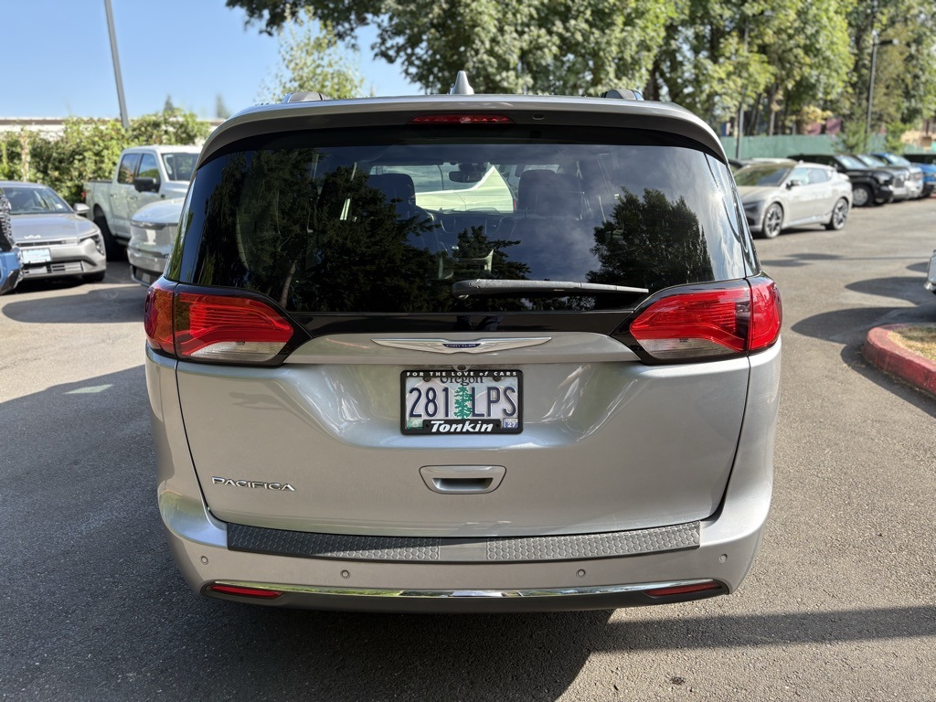 2019 Chrysler Pacifica Touring Plus photo 3