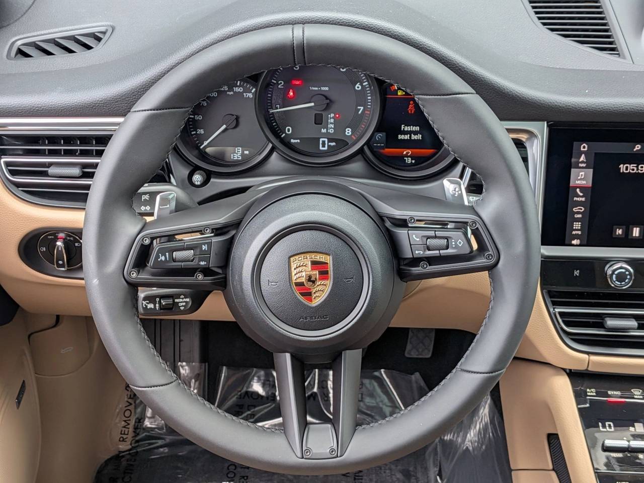 2026 Porsche Macan T photo 14