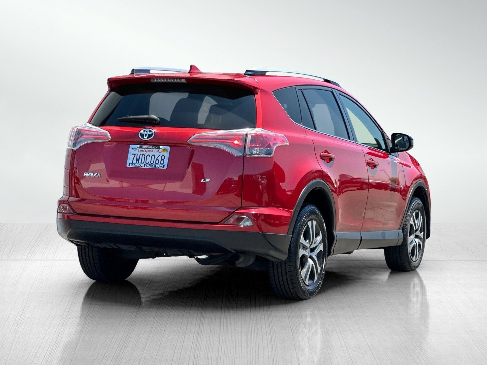2017 Toyota RAV4 LE photo 4
