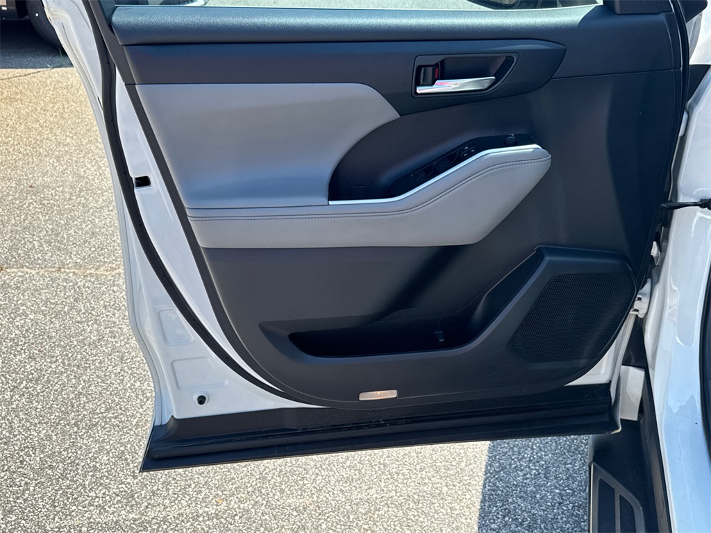 2021 Toyota Highlander XLE photo 10