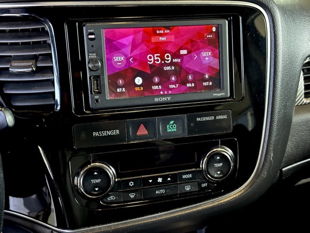 2017 Mitsubishi Outlander ES photo 3