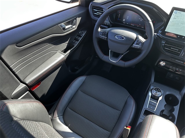 2025 Ford Escape ST-Line photo 13