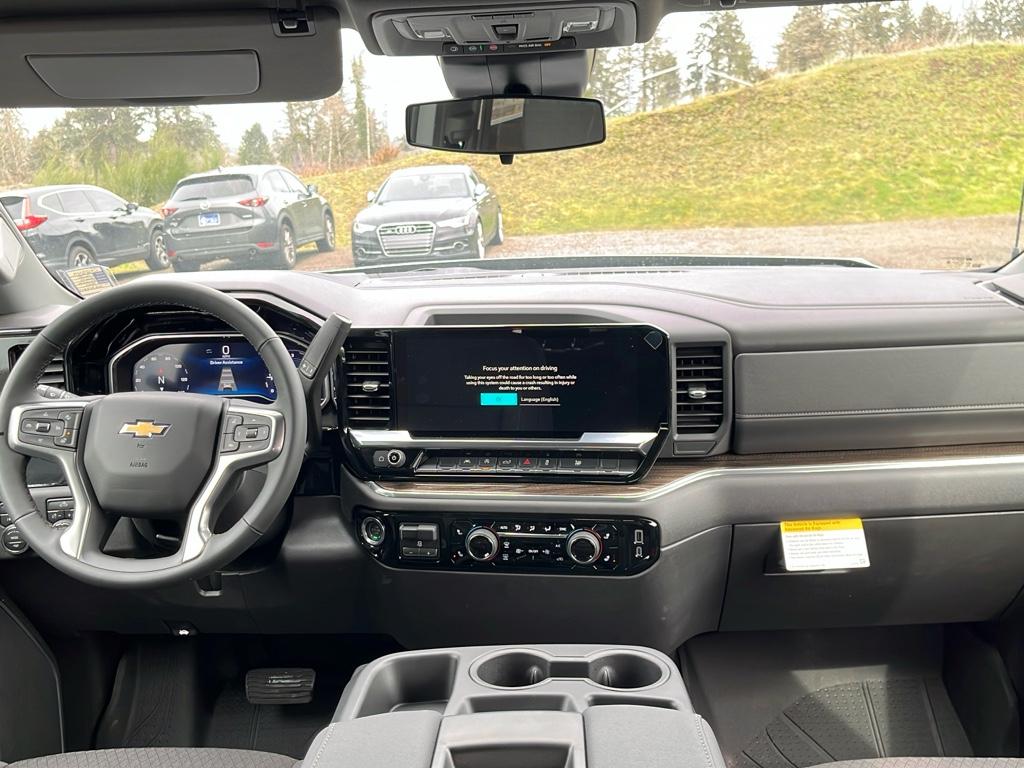 2025 Chevrolet Silverado LT photo 17