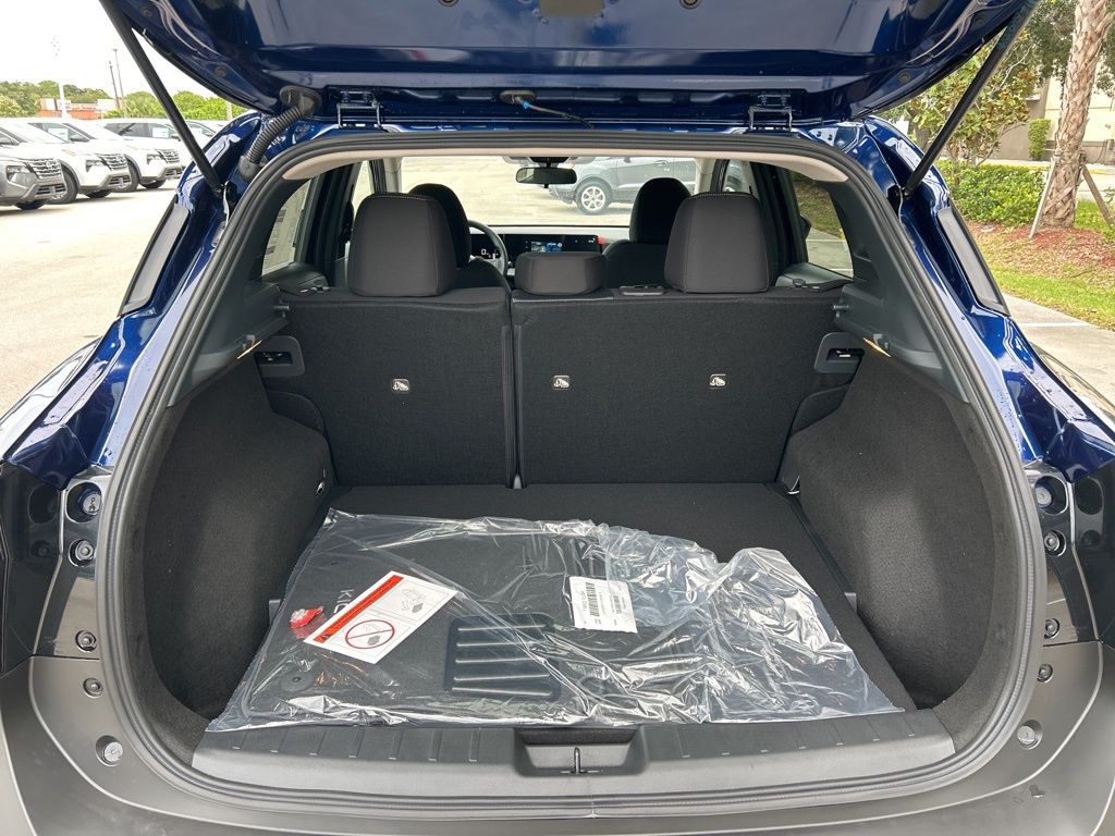 2025 Nissan Kicks SV photo 38