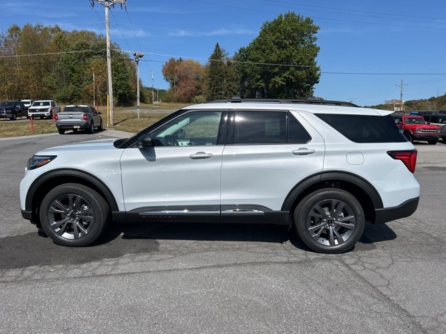 2025 Ford Explorer photo 5
