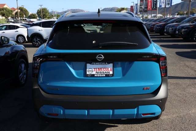 2025 Nissan Kicks SR photo 2