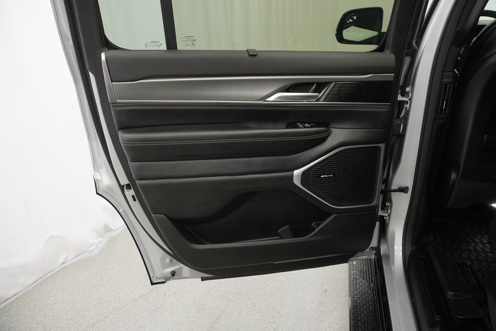 2024 Jeep Wagoneer Series II Carbide photo 32
