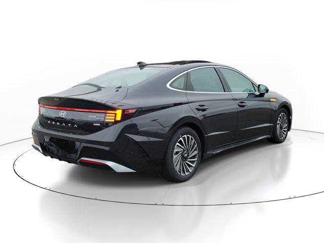 2026 Hyundai Sonata Hybrid Limited photo 4