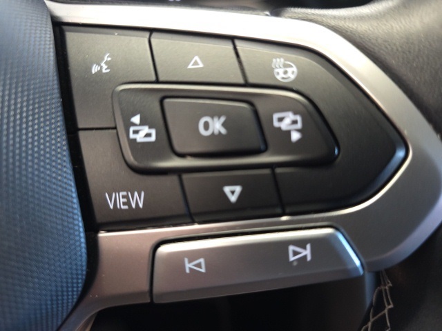 2023 Volkswagen Taos SEL photo 22
