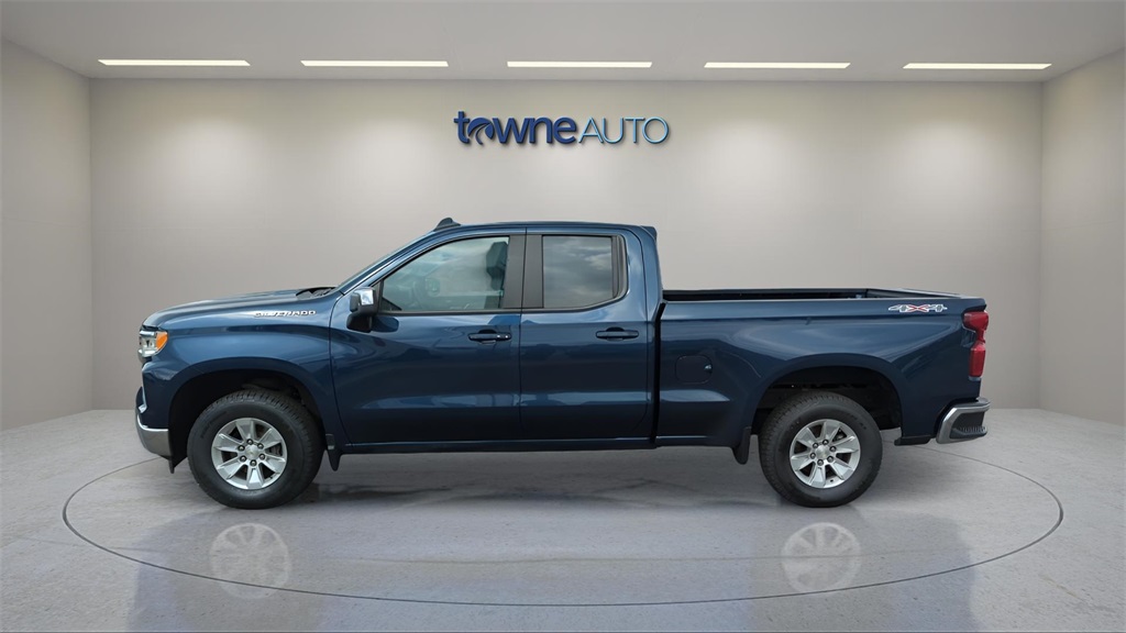2022 Chevrolet Silverado 1500 LT photo 2