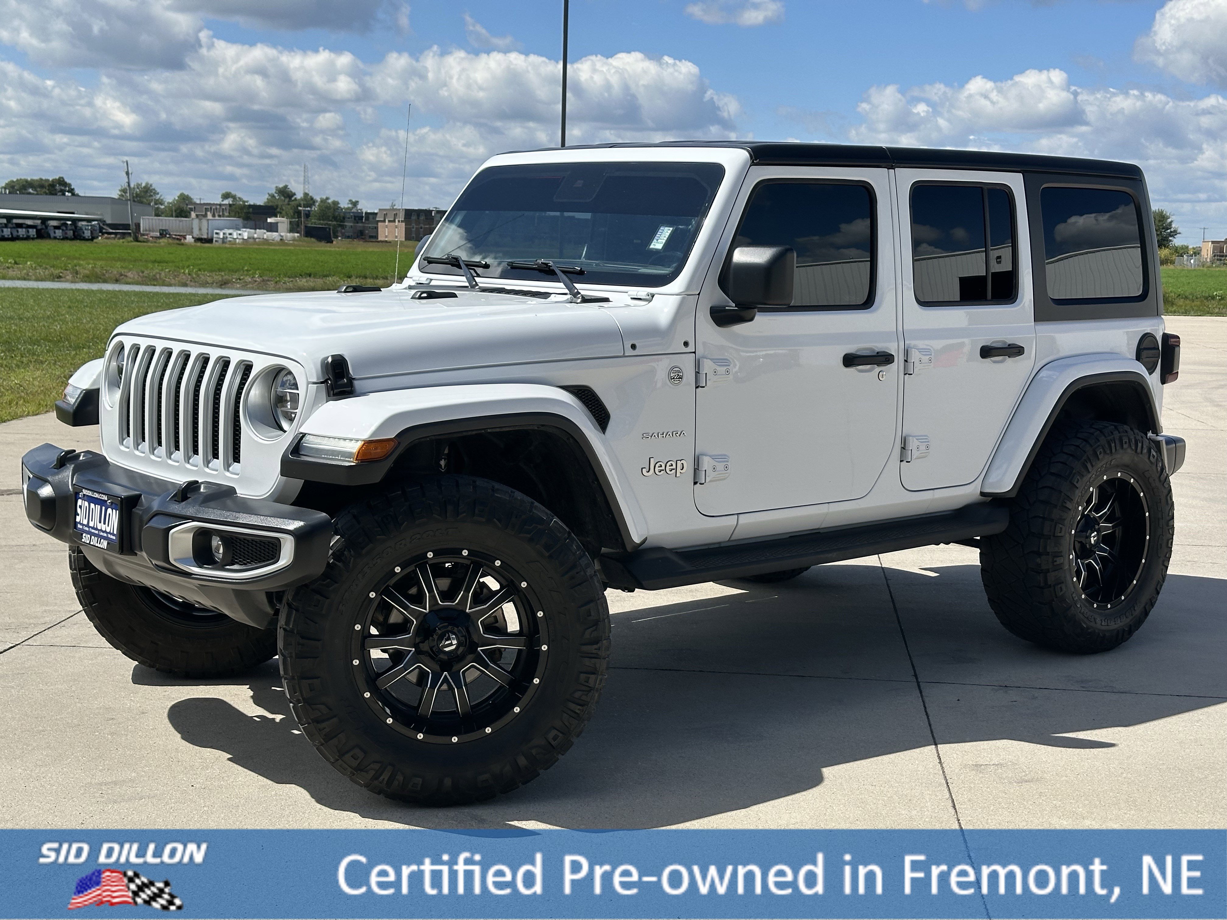2022 Jeep Wrangler Unlimited Sahara's photo