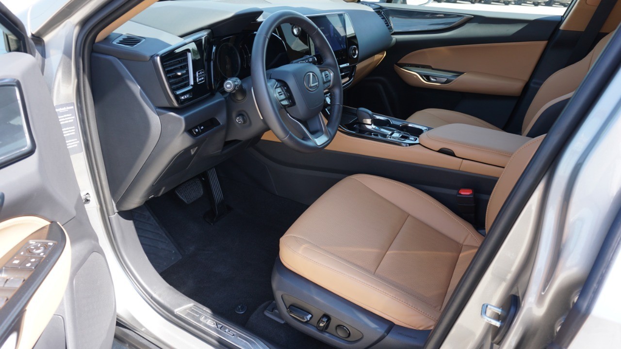 2025 Lexus NX Premium photo 13