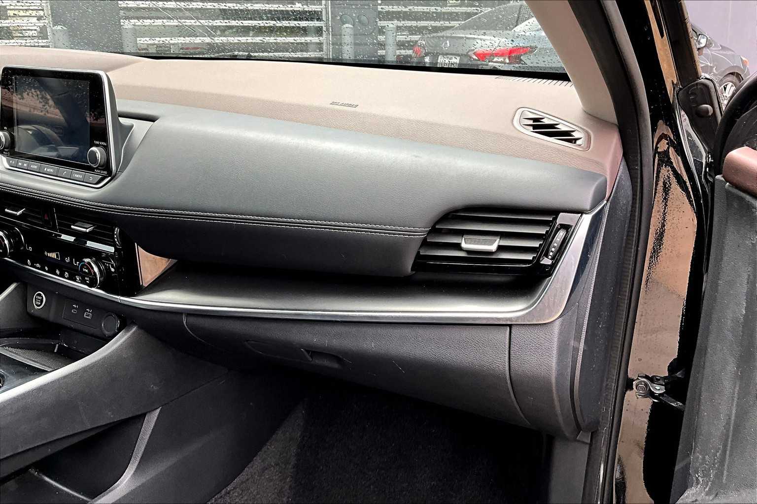 2022 Nissan Rogue SV photo 16