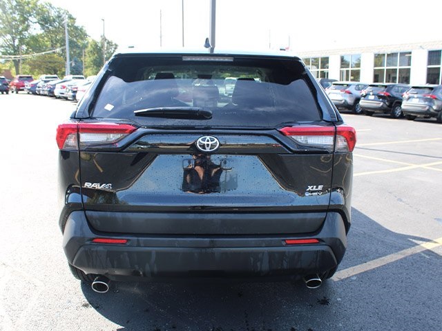 2025 Toyota RAV4 Hybrid XLE photo 2