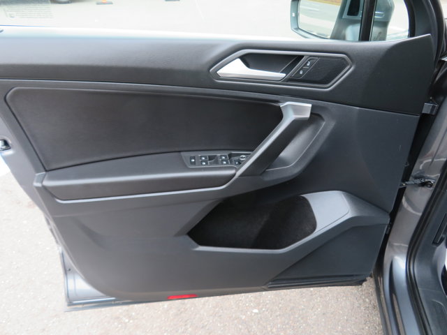 2021 Volkswagen Tiguan SE photo 20