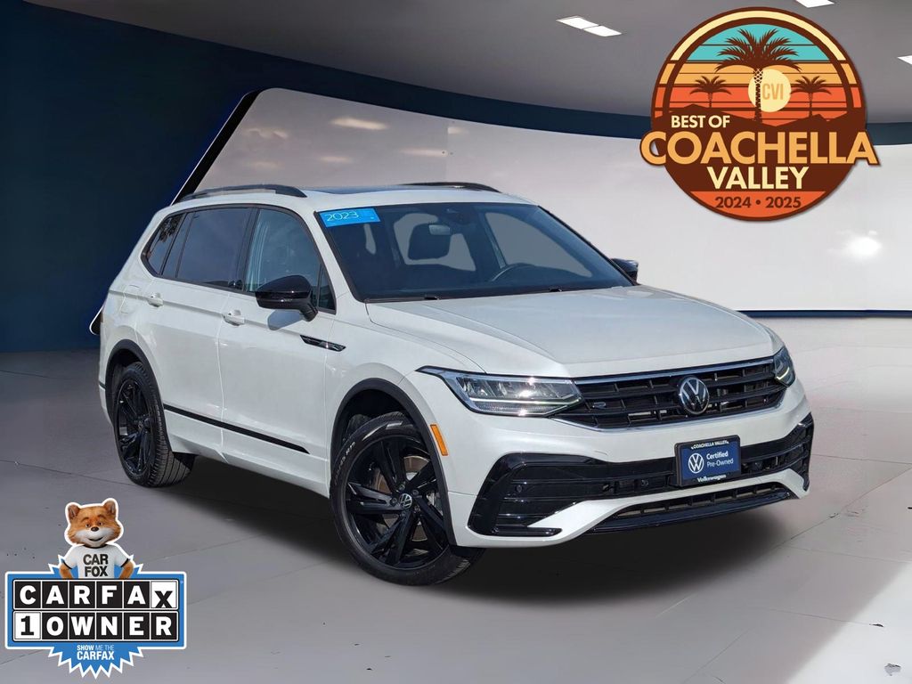 2023 Volkswagen Tiguan SE R-LINE BLACK's photo