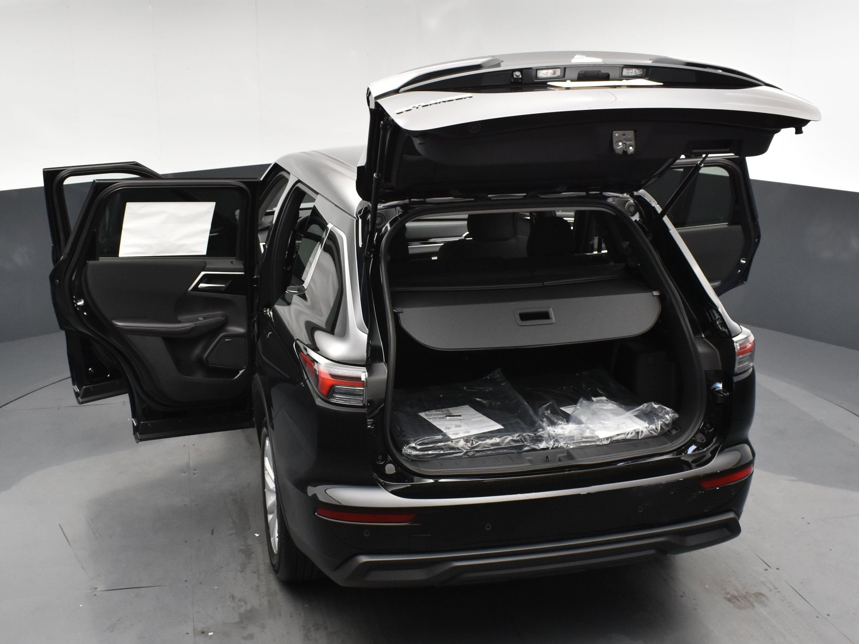 2025 Mitsubishi Outlander ES photo 25